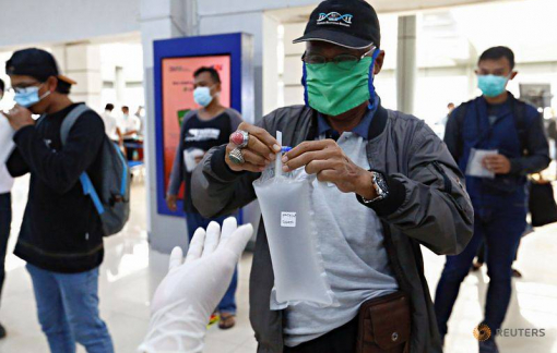 Indonesia triển khai thiết bị kiểm tra hơi thở COVID-19 tại các ga tàu
