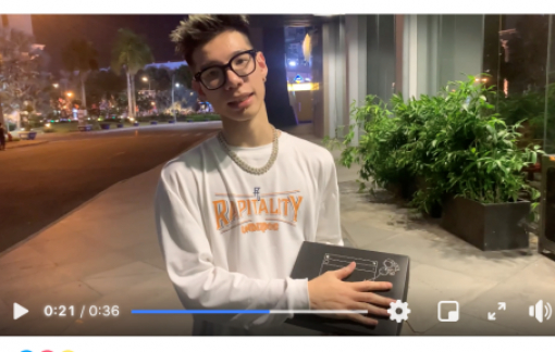 Đúng là bạn trai nhà người ta chưa bao giờ làm chúng ta thất vọng: 
Zoom khoảnh khắc cực đáng yêu của MCK khi bật mí sẽ tặng quà cho Tlinh