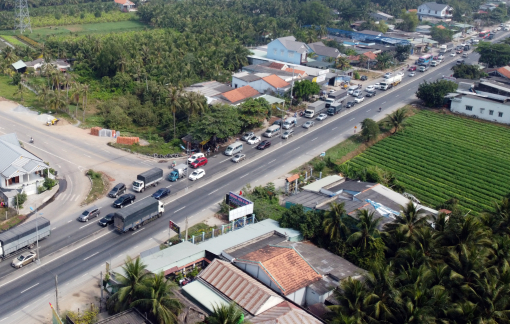 Đường về miền Tây ăn tết: Long An thong thả, Tiền Giang xe máy tràn vào cao tốc