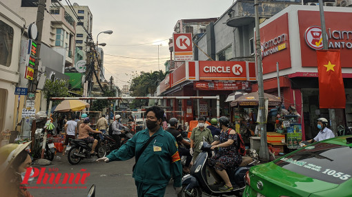 TPHCM phong tỏa 2 nơi liên quan đến chùm ca bệnh ở sân bay Tân Sơn Nhất