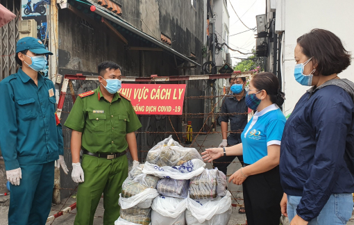 Bánh tét mùa xuân đến với các gia đình đang cách ly do dịch COVID-19