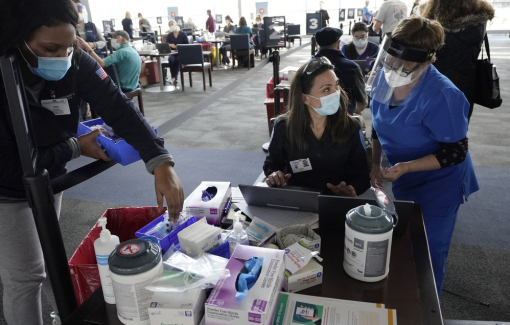 CDC Mỹ: Người đã tiêm vắc-xin không cần cách ly với người mắc COVID-19