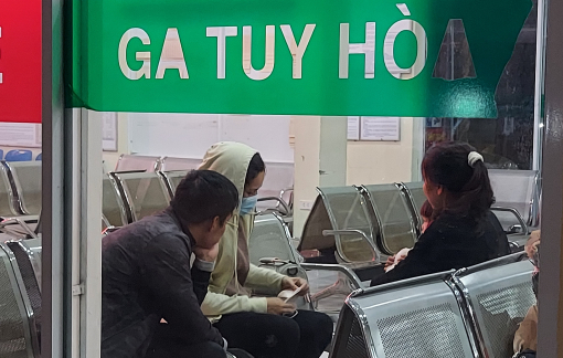 Chuyện trên chuyến tàu hồi hương ngày đầu năm mới