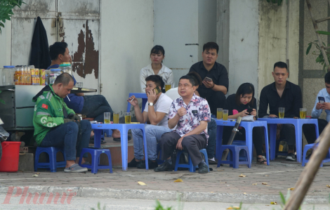 Hà Nội yêu cầu đóng cửa các quán cà phê, trà đá từ 0g ngày 16/2