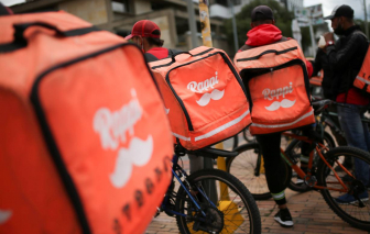 Trẻ vị thành niên nghỉ học, giao thức ăn nhanh kiếm sống tại Brazil giữa mùa đại dịch
