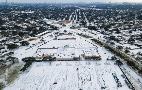 Bang Texas chuẩn bị đón đợt bão tuyết mới khi lưới điện đứng trên bờ vực sụp đổ