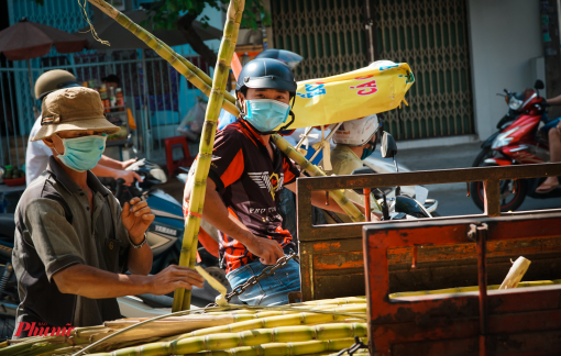 Mía vàng đắt khách ngày cúng Vía Trời