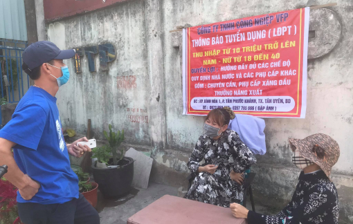 Thiếu lao động sau tết, nhiều công ty ở Bình Dương ra đường tuyển dụng