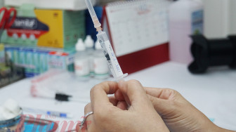 Người bệnh ung thư, tiểu đường, suy thận... có nên tiêm vắc-xin COVID-19?