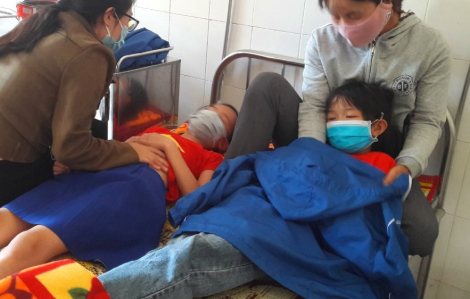 Hàng chục học sinh Quảng Trị nhập viện cấp cứu nghi do ngộ độc thức ăn