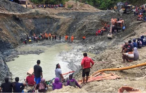 Sập mỏ vàng tại Indonesia làm ít nhất 5 người thiệt mạng, hàng chục người khác chưa rõ sống chết