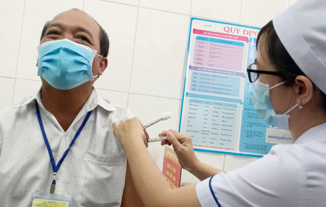 Cận cảnh người dân tỉnh Long An được tiêm thử nghiệm vắc-xin ngừa COVID-19