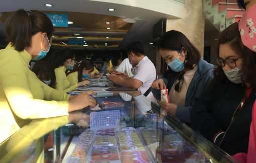 Giá vàng thế giới giảm sâu, trong nước giảm nhỏ giọt