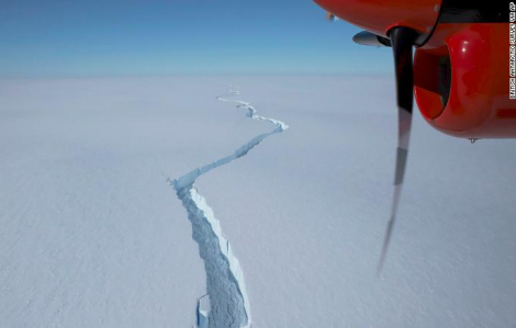 Một tảng băng trôi khổng lồ vỡ ra ở Nam Cực gây ngạc nhiên