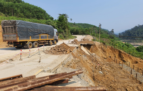 Nhiều điểm sạt lở trên đường Hồ Chí Minh do mưa bão năm 2020 vẫn chưa khắc phục xong