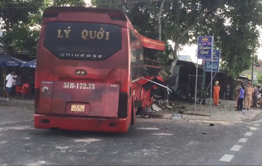 Đồng Tháp: Xe khách tông vào đoàn xe đạp thể dục, 7 người thương vong