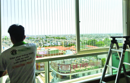 Sau vụ trẻ rơi từ tầng 12, đổ xô lắp đặt lưới an toàn chung cư