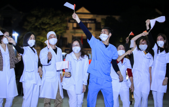 Người dân Hải Dương đổ ra đường vui mừng sau 34 ngày phong toả