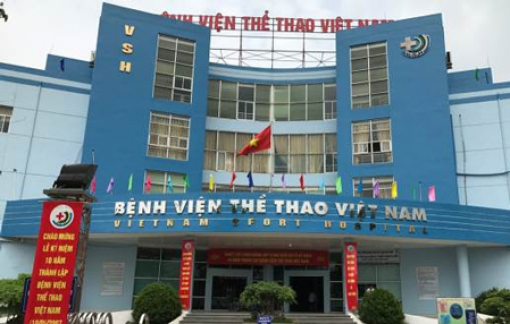 Phản đối khai báo y tế, người nhà lao xe ô tô dọa giám đốc bệnh viện