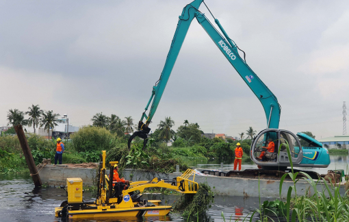 TPHCM chi gần 13 tỷ đồng sử dụng công nghệ vớt rác trên sông