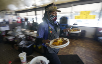 Mỹ công bố hiệu quả cụ thể của các biện pháp cấm ăn uống tại nhà hàng và đeo khẩu trang