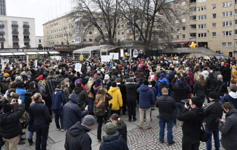 Hàng trăm người tụ tập phản đối các hạn chế COVID-19 tại Thụy Điển