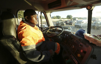 Giữa đại dịch ở Zimbabwe, phụ nữ tìm cách vươn lên khỏi đói nghèo