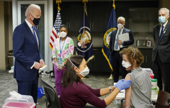 Mỹ: Những người tiêm chủng đầy đủ được tụ tập không cần đeo khẩu trang