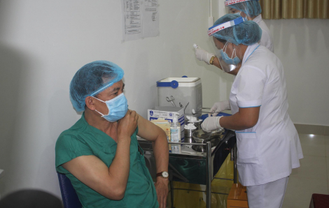 Gia Lai hoàn thành tiêm vắc-xin COVID-19 cho 22 nhân viên y tế