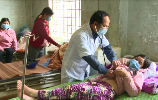 Kon Tum: Chưa xác định được nguồn gây bệnh khiến 2 người tử vong sau khi ăn Tết chuồng trâu
