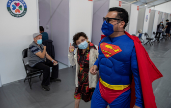 Quốc gia nào có tỷ lệ tiêm vắc-xin ngừa COVID-19 cao nhất thế giới?