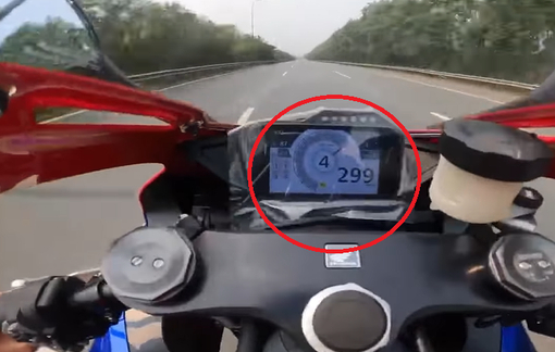 Tìm được tài xế phóng mô tô gần 300km/h trên đại lộ Thăng Long