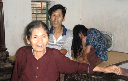 Bài 1: Người lần lượt chôn 12 con, người bị con đánh như cơm bữa