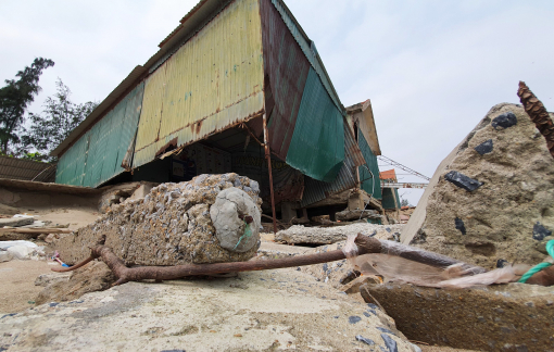 Biển Cửa Lò tả tơi trước mùa du lịch