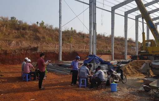 Rơi móc cáp cần cẩu, 2 người chết, 1 người bị thương