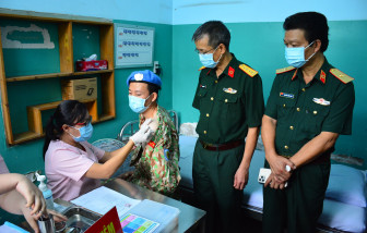 64 cán bộ của bệnh viện Dã chiến cấp 2 số 3 được tiêm vắc-xin COVID-19