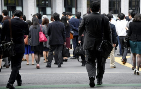 Công chức Nhật Bản bị kỷ luật, giảm lương vì tan sở sớm... 2 phút