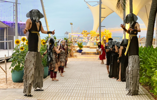 Mở cửa thị trường du lịch cho khách quốc tế, nên không?