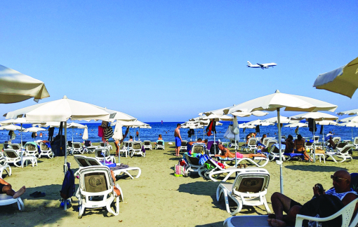 Sau cuộc chiến tranh vắc-xin là cuộc đua giành du khách