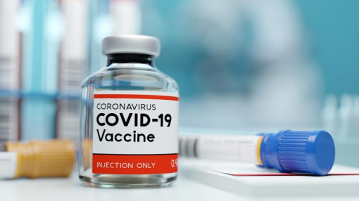 Ai cần hoãn tiêm vắc-xin COVID-19?