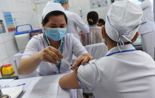 Gần 38.000 "chiến sĩ tuyến đầu" đã tiêm vắc-xin COVID-19