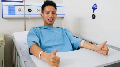 Phẫu thuật cứu chân phải của cầu thủ Đỗ Hùng Dũng thành công