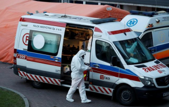 Các bệnh viện Đông Âu quá tải khi dịch COVID-19 tái bùng phát dữ dội