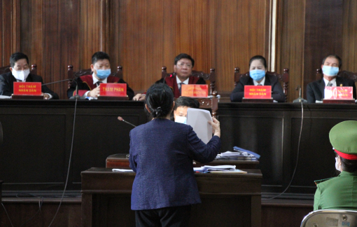 Phiên tòa xử bị cáo Dương Thị Bạch Diệp tạm dừng lần 2 vì xuất hiện chứng cứ bất thường