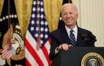 Sự tương phản trong cuộc họp báo ra mắt của hai ông Donald Trump và Joe Biden