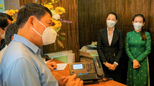 Bổ sung nhân viên sân bay và nhân viên khách sạn vào nhóm ưu tiên tiêm vắc xin COVID-19