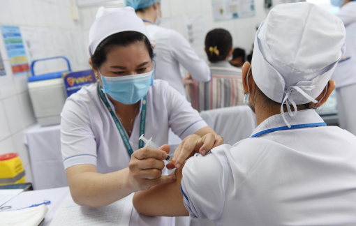 Hơn 42.000 người Việt đã tiêm chủng vắc-xin COVID-19