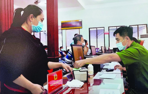 Từ 1/7, thu hồi sổ hộ khẩu khi người dân thay đổi thông tin