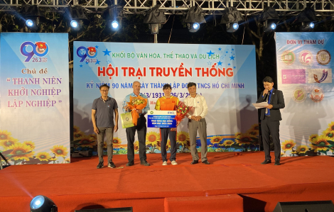 Vận động viên bơi lội Nguyễn Thị Ánh Viên nhận học bổng từ ACC Việt Nam