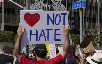 Hai người Mỹ đối mặt với cáo buộc thù ghét người châu Á